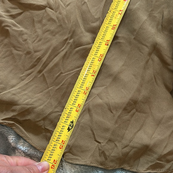 Tan Flowy Sheer Top- sz XL -New - Picture 9 of 9